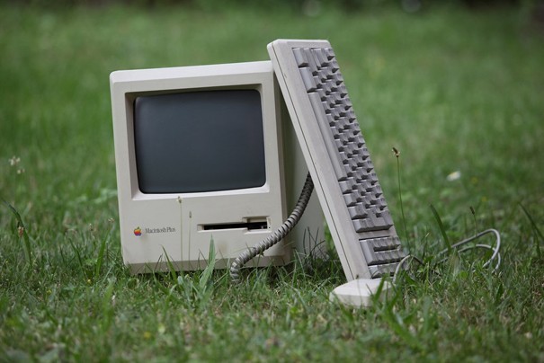 Macintosh Plus (1986)