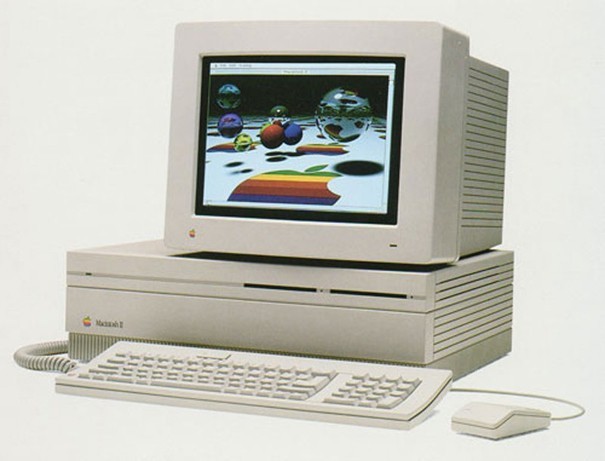 Apple Macintosh II  (1987)