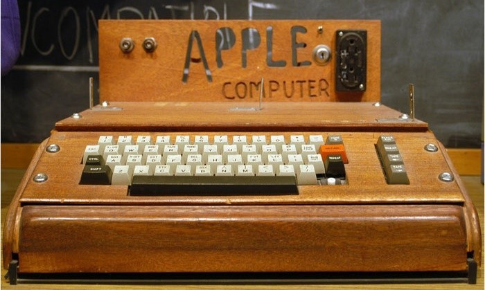 6. APPLE - Computer Apple I