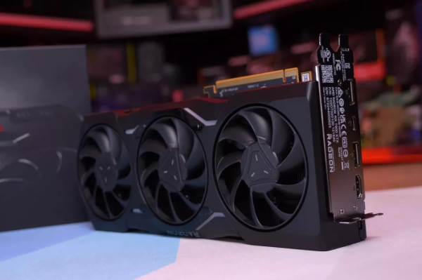 AMD Radeon RX serisi 8000’in amiral gemisi ekran kartı RX 7900 XTX’e denk olacak.