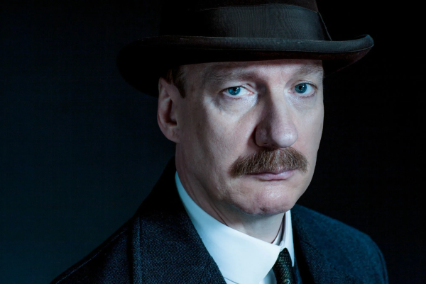 Yeni bir Sherlock Holmes dizisi hazırlanıyor: Dedektif rolünü David Thewlis üstlenecek ve dizi bir gerilim dizisi olacak