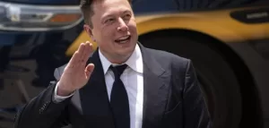Elon Musk, Xbox Pazarlama Müdüründen “beyaz erkekleri” savunuyor