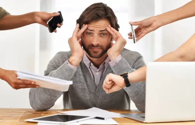 Uzun Süre Bilgisayar Başında Oturmak Saç Dökülmesini Etkiler mi? Detaylı Bir Analiz